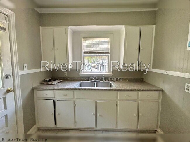 Photo - 3034 Sunrise St