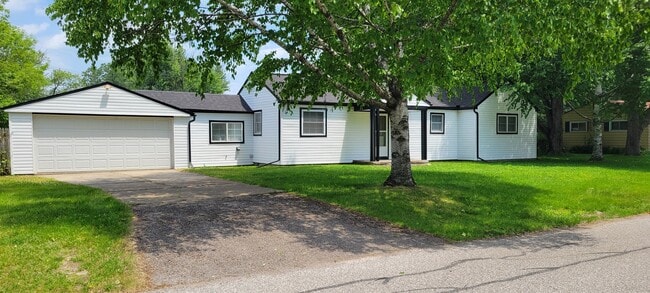 Photo - 24065 Murray St