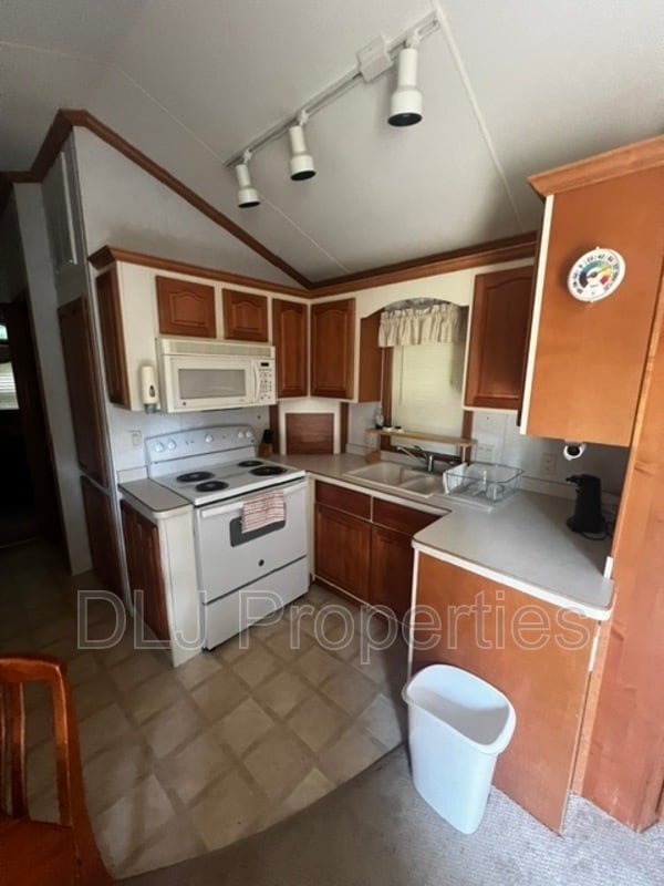 Photo - 110 Edgewood Wy