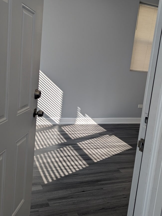 Photo - 3925 S Indiana Ave