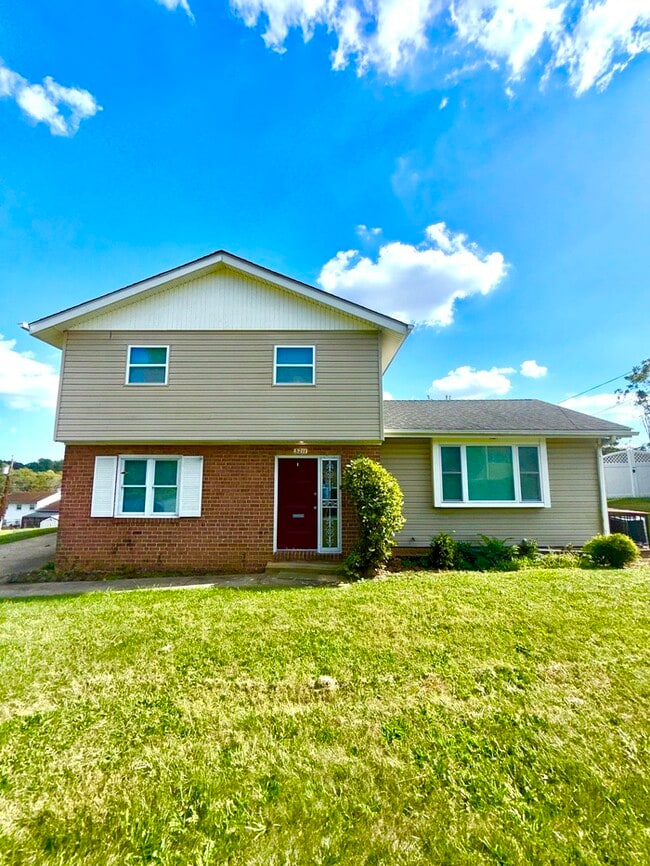 Photo - 3211 St Lukes Ln