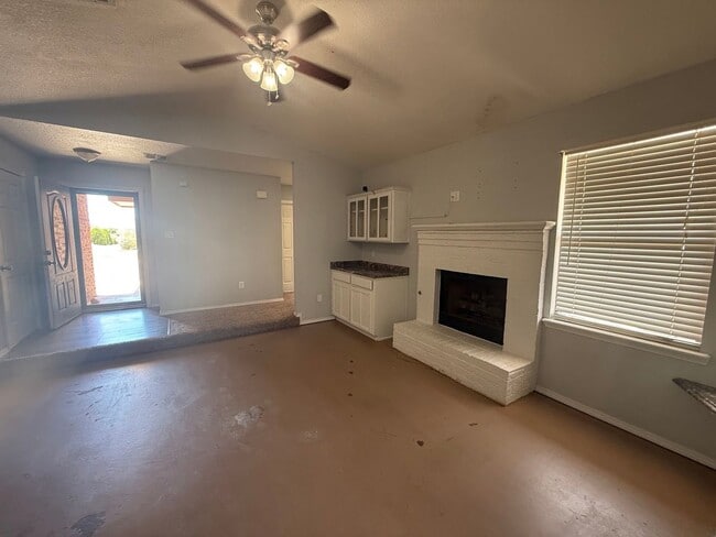 Photo - 609 Montwood Ct