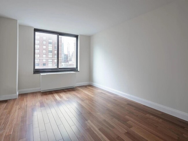 Photo - 200 Rector Pl