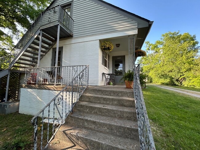 Photo - 1902 Sweetbriar Ave