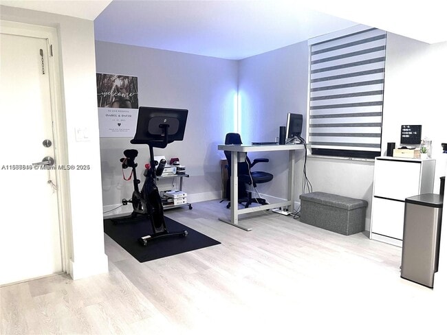 Photo - 20200 W Country Club Dr
