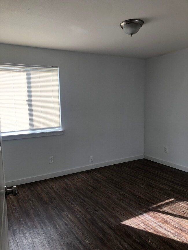 1928 E 56th St Unidad 15
