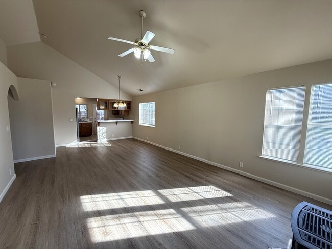 Photo - 3058 Helena Way