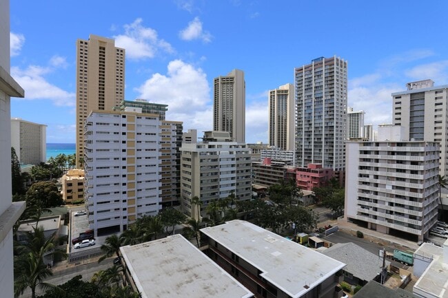 Building Photo - Liliuokalani Plaza – 2 bedroom, 2 bath wit...