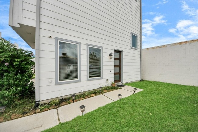 Photo - 1743 Cove Cres Ct