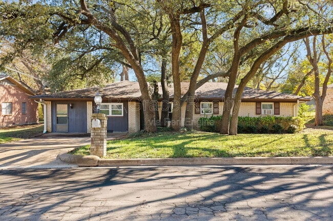 Photo - 8806 Fox Hollow Dr