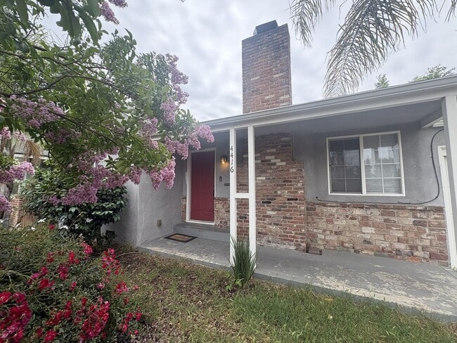 Building Photo - Cozy 2 Bedroom Near Downtown – Pre-Lease Available Today!