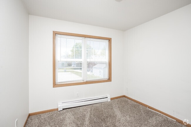 2BR, 1BA - 850 SF
