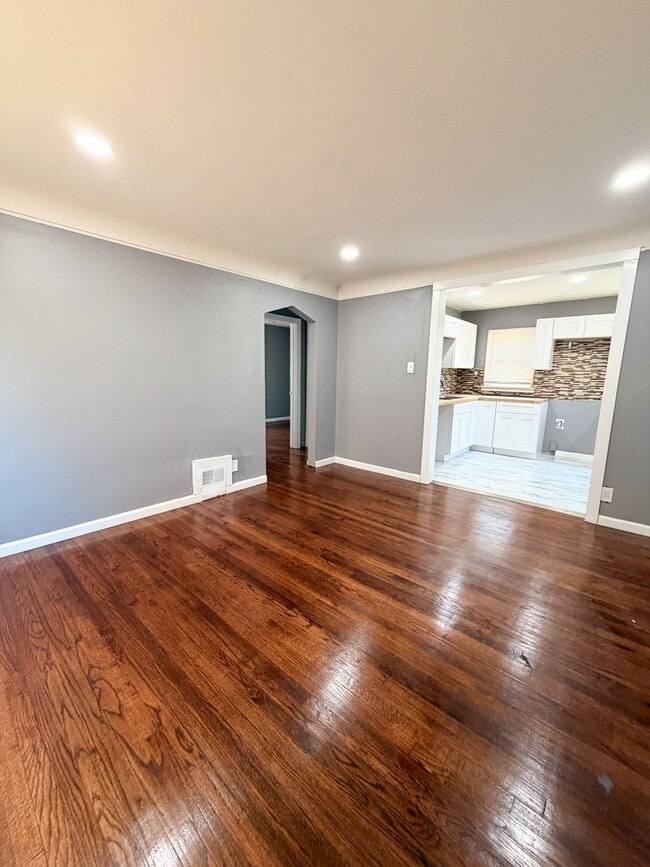 Photo - 18467 Evergreen Rd