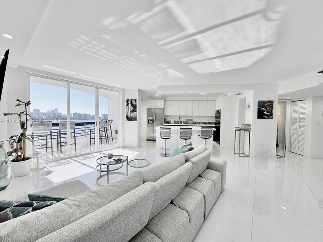 Building Photo - 3600 Mystic Pointe Dr Unit 1115