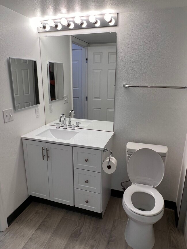 New bathroom - 2575 S Syracuse Way Unidad M103