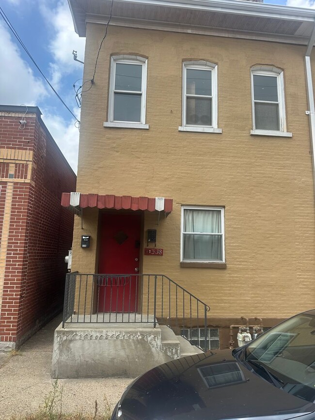 Building Photo - 338 Pearl St Rental