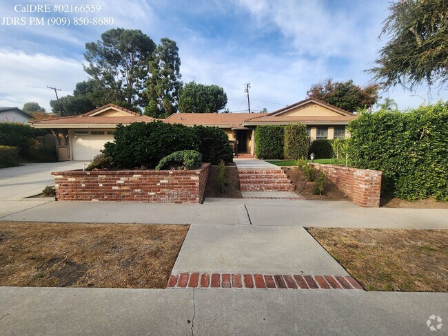 Building Photo - Partially Furnished Fullerton 3 Bedroom Home