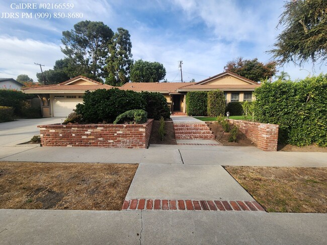 Partially Furnished Fullerton 3 Bedroom Home - Partially Furnished Fullerton 3 Bedroom Home