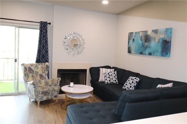 Building Photo - 12166 Metric Blvd Unit 353