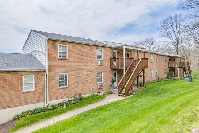 Photo - Pine Crest Apartments