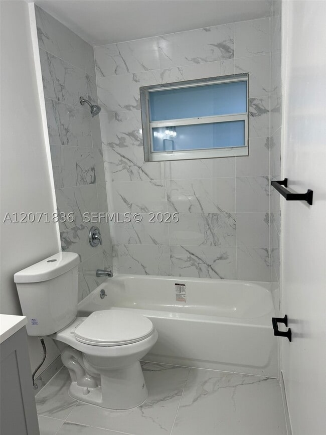 Photo - 15941 NE 18th Ct Unit 3