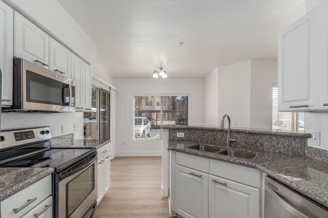 Photo - 1295 N Ash St