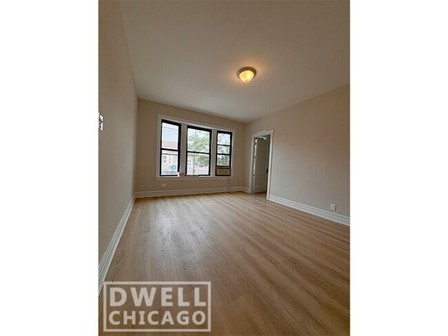 Building Photo - 2638 N Milwaukee Ave Unit 2638-2 Rental