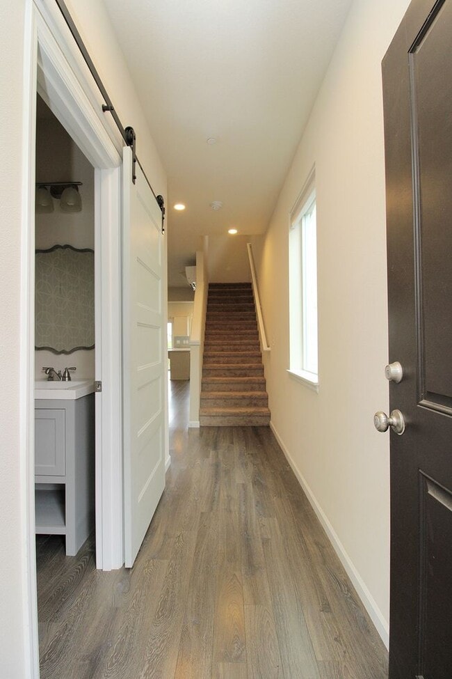 Photo - 3 Bedroom Luxury Townhouse in Beautiful Happy Valley