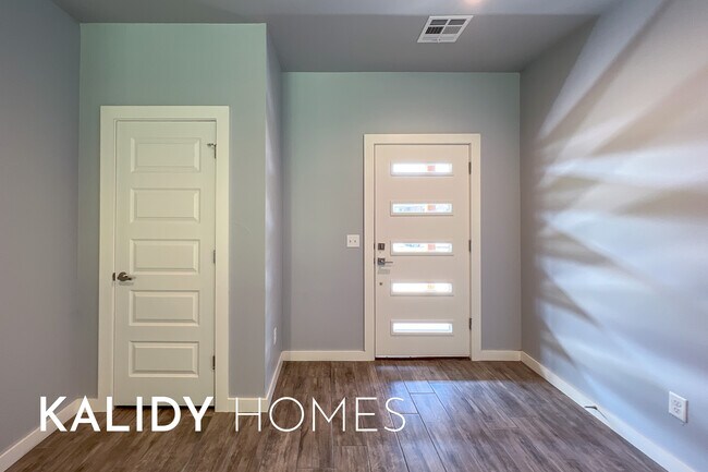 Photo - 214 Olde Ml Ct