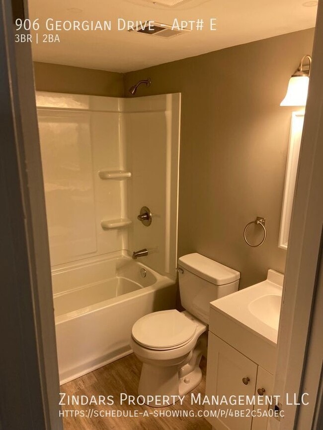 Photo - 906 Georgian Dr Unit Apt# E