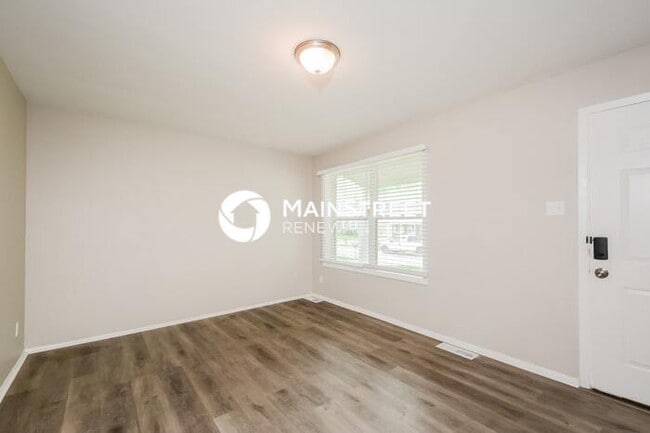 Photo - 3 Bedroom Pet-Friendly Home in St. Louis, ...