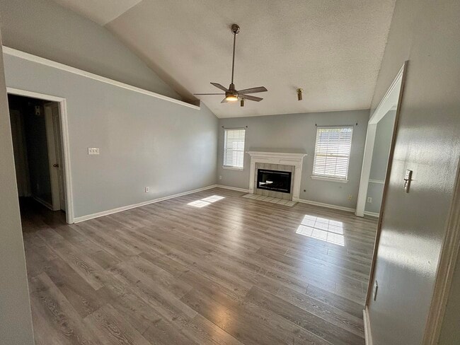 Photo - 666 Wellington Dr