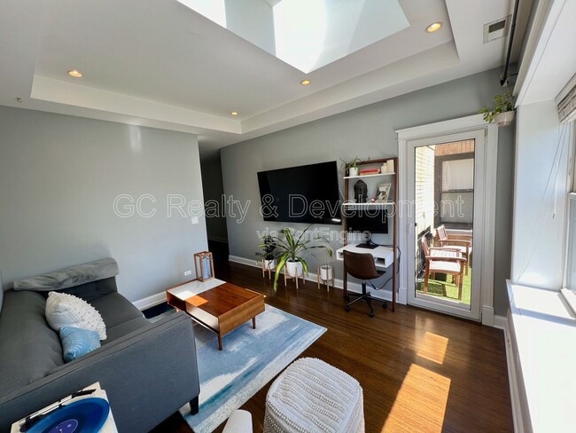Photo - 2702 W Cortland St Unit 3
