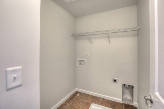 Photo - 2518 Broome St