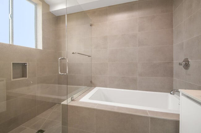 Photo - 4418 S Slauson Ave Unidad 401