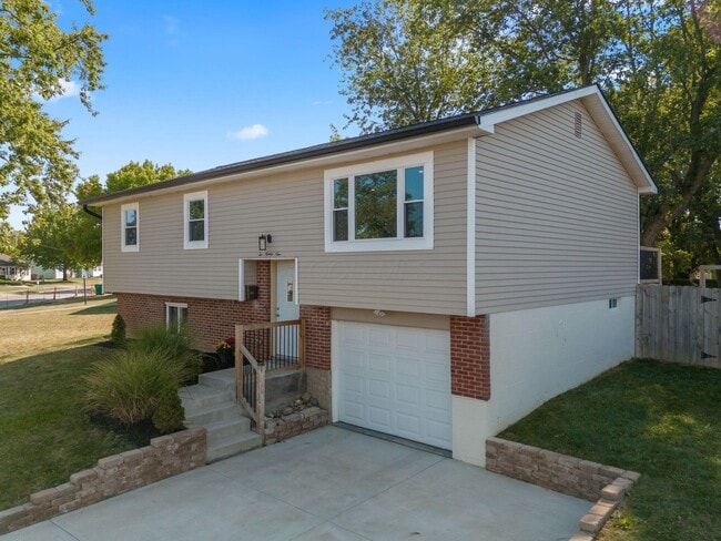 Photo - 299 Lombard Rd