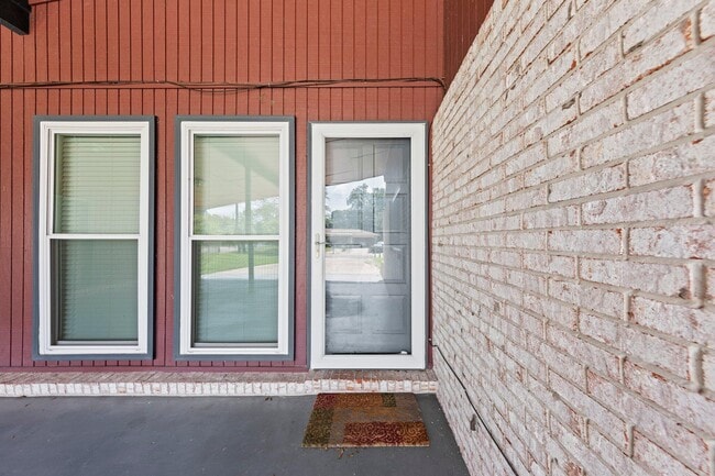 Photo - 111 McEwen Dr
