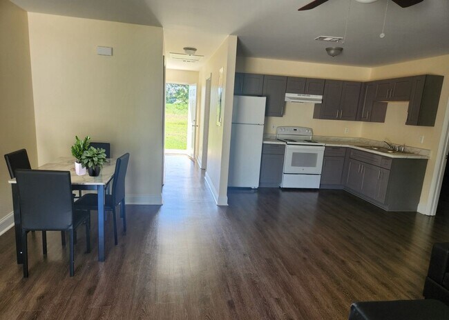 Photo - 128 Ronald Pride Blvd Unidad B