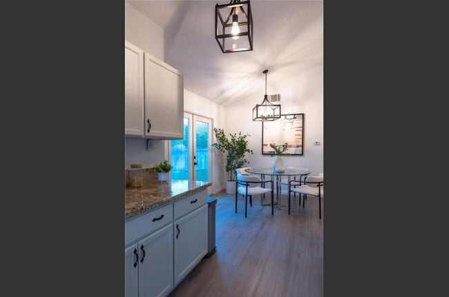 Photo - 696 W Lori Ann Ave