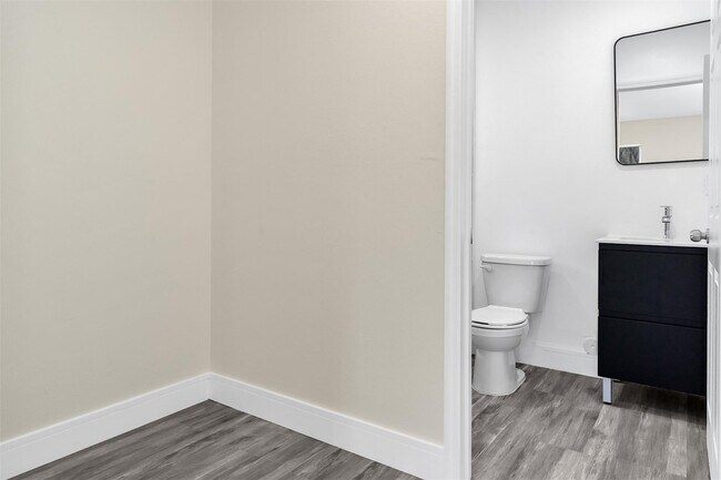 Photo - 2451 NW 21st St