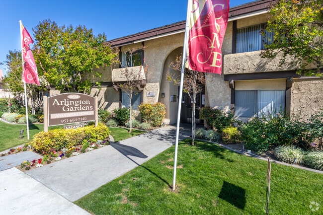 Photo - Arlington Gardens