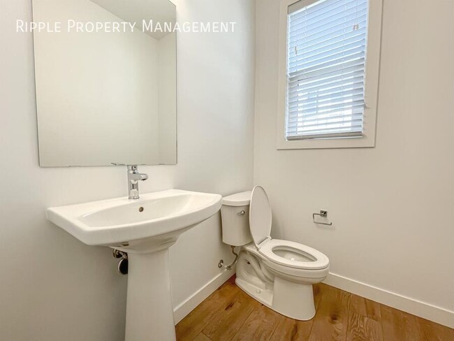 Photo - FANTASTIC 4 BEDS/ 2.5 BATHS TOWNHOUSE IN THE COMMUNITY OF REDSTONE