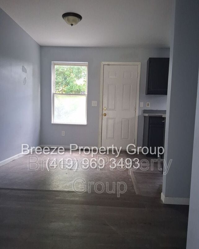 Photo - 133 W Warren Ave