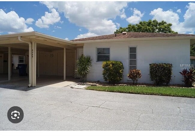 Building Photo - 5059 Live Oak Cir Unit B