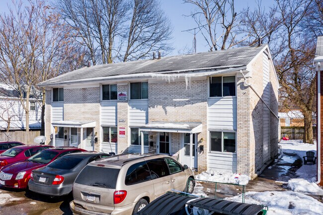 Unit Entrances and Parking - 5664 Harschel Dr