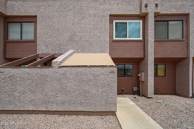 Building Photo - 812 W 14th St