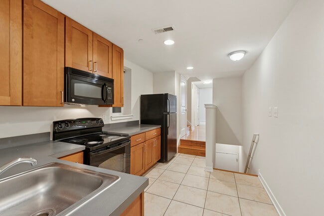 Building Photo - 1740 N Sydenham St Unit B