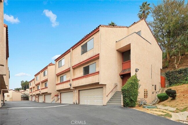 Photo - 1040 S Garfield Ave Condominio