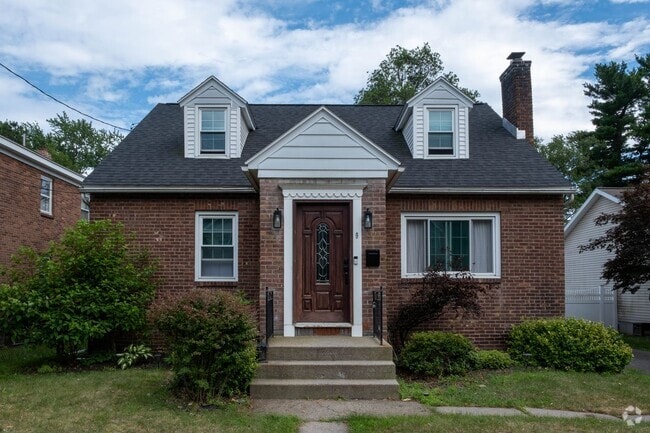 Building Photo - Beautiful Four Bedroom Home