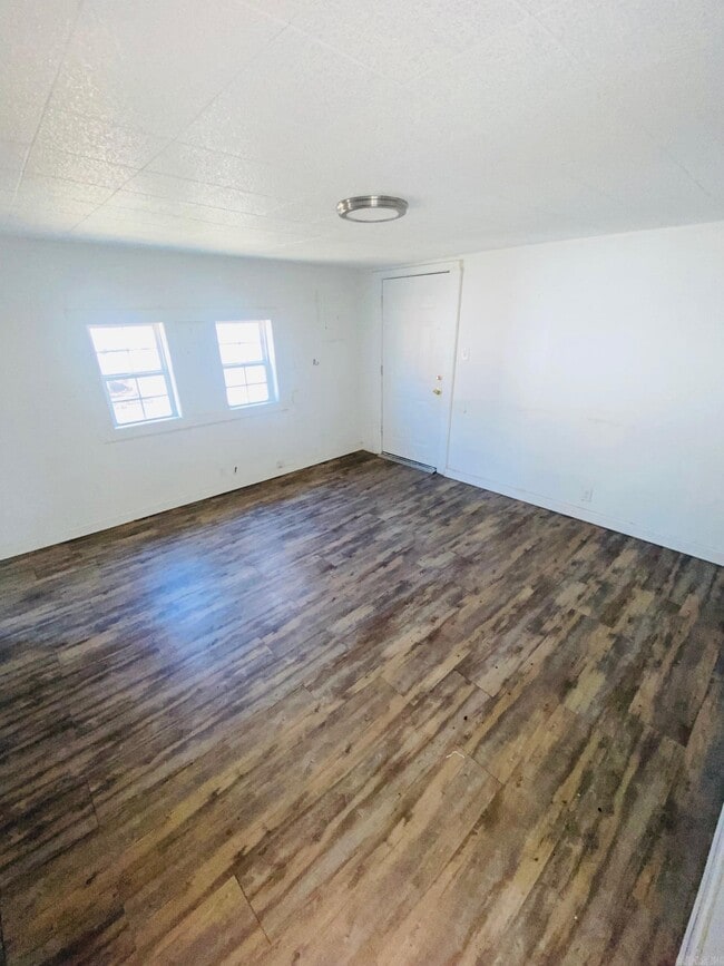Photo - 309 Roosevelt Cir